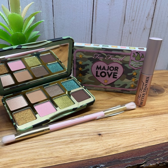 3 Piece Too Faced Major Love Set - Picture 7 of 11